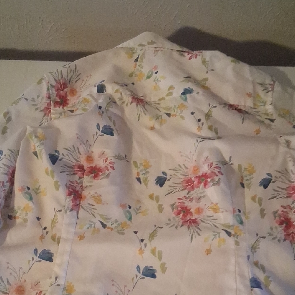 Investments Gold Label Non-Iron Floral Blouse XL - Picture 8 of 8